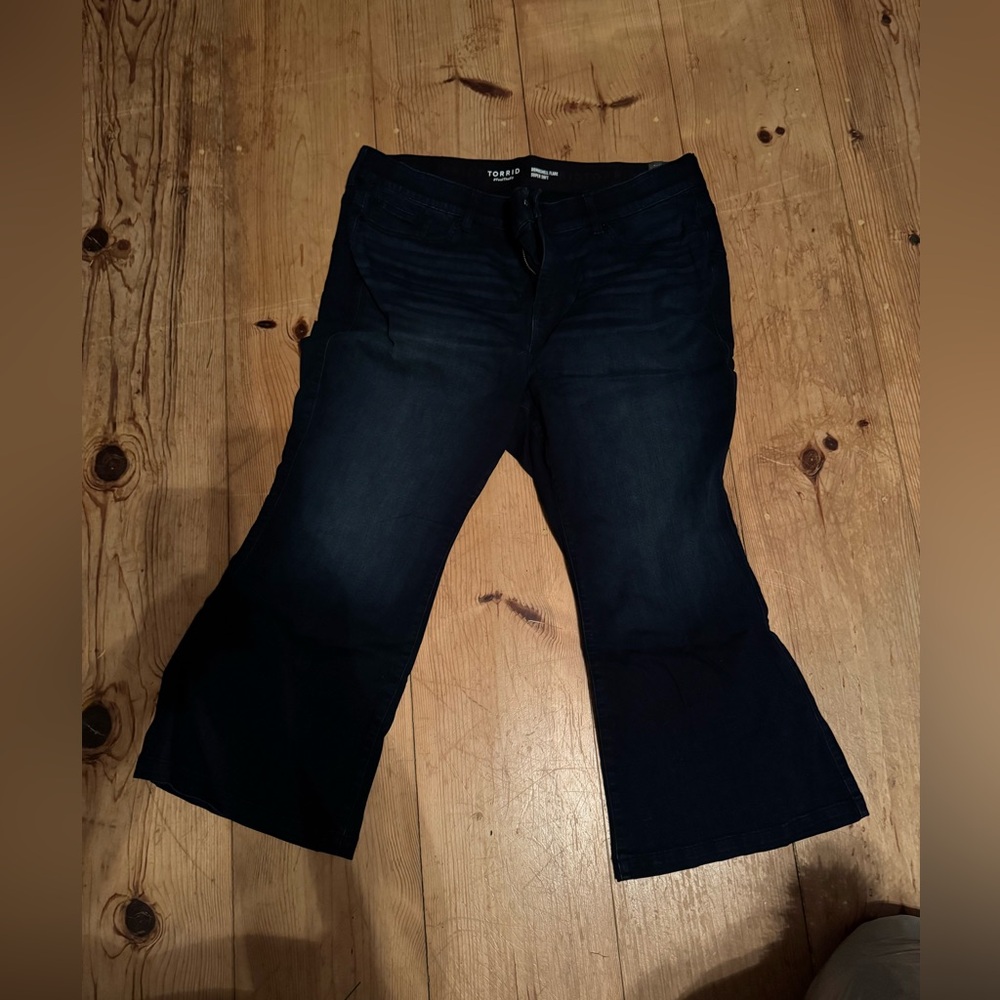 Torrid Bombshell Flare Super Soft Size 26 Dark Wash